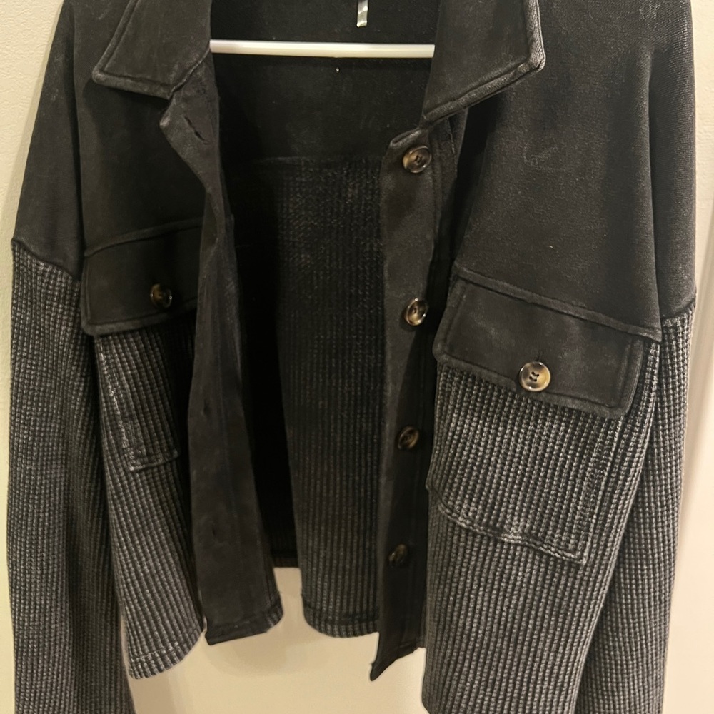 Jacket 🖤 - Picture 3 of 3